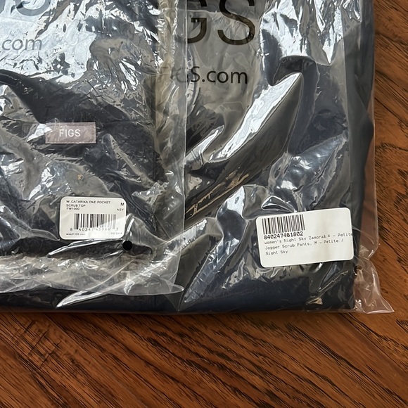 FIGS Scrub Set: Catarina Top/Zamora Jogger Night Sky - Picture 8 of 11